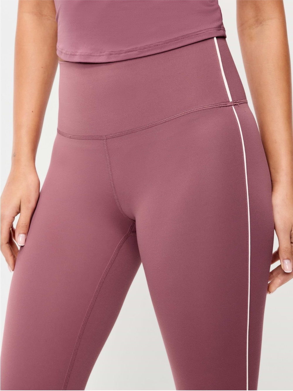 NWT- Old Navy - 2X. StudioSmooth 7/8 Legging